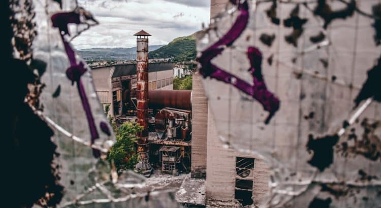 découvrez le monde fascinant de l'urban exploration, une aventure hors des sentiers battus qui vous plonge dans des lieux abandonnés et chargés d'histoire. explorez des sites méconnus, admirez l'architecture délaissée et vivez des expériences uniques en pleine ville. rejoignez la communauté des passionnés et laissez-vous surprendre par l'inattendu.