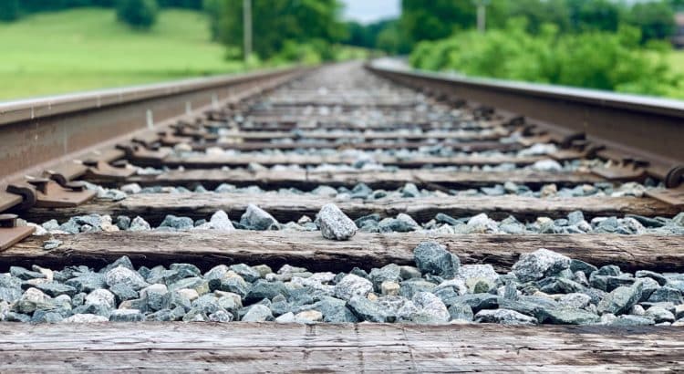 découvrez l'expérience unique du voyage en train, alliant confort, panoramas époustouflants et durabilité. évadez-vous à travers des paysages pittoresques tout en profitant d'un service de qualité à bord. planifiez votre prochaine aventure en train !