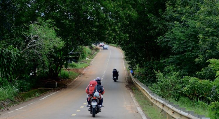 découvrez l'aventure ultime avec notre guide sur les road trips ! explorez des paysages à couper le souffle, vivez des moments inoubliables sur la route et trouvez les meilleures astuces pour planifier votre voyage parfait. préparez-vous à embarquer sur la route de l'évasion !